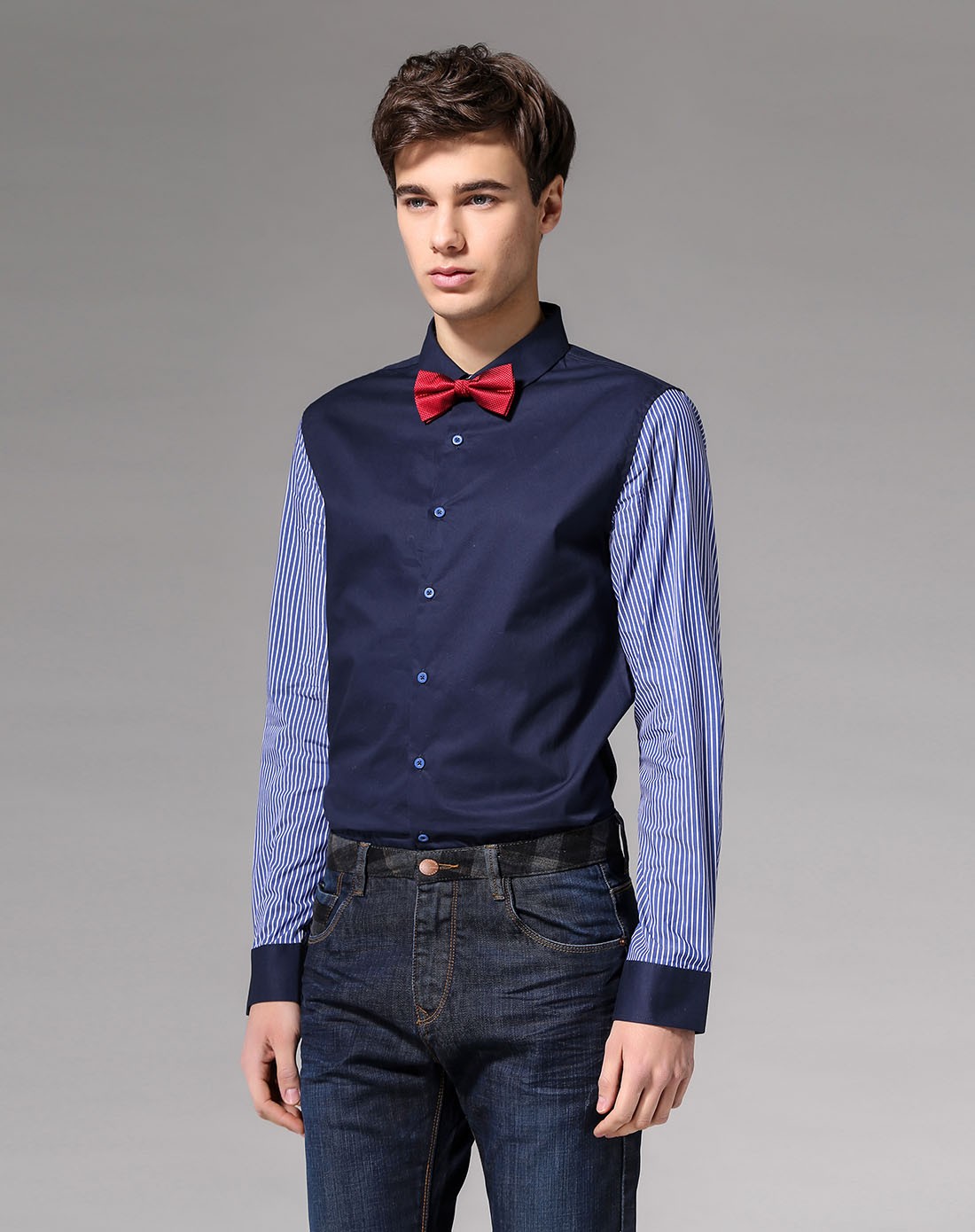 男款灰蓝色长袖衬衣