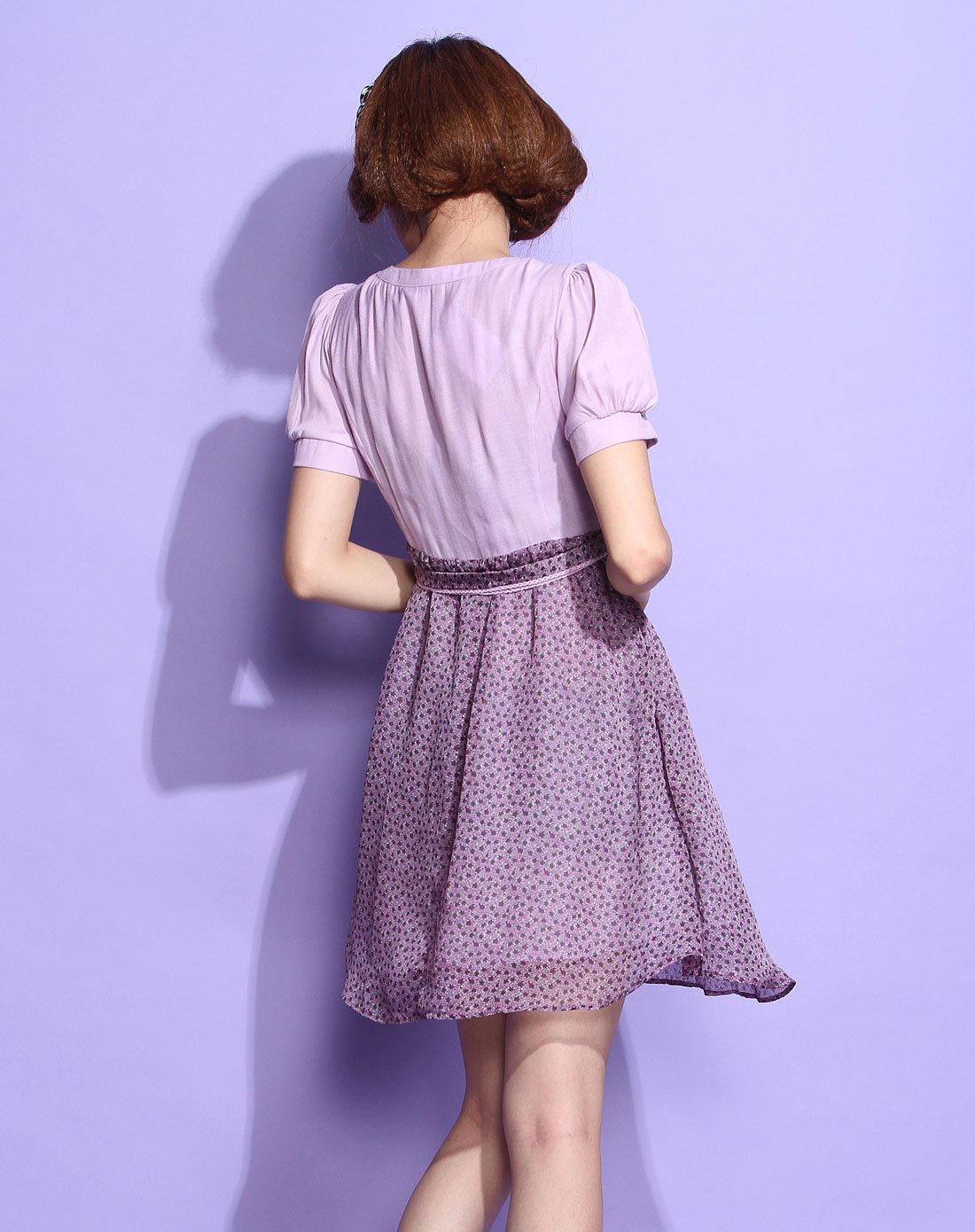 粉紫色碎花短袖连衣裙