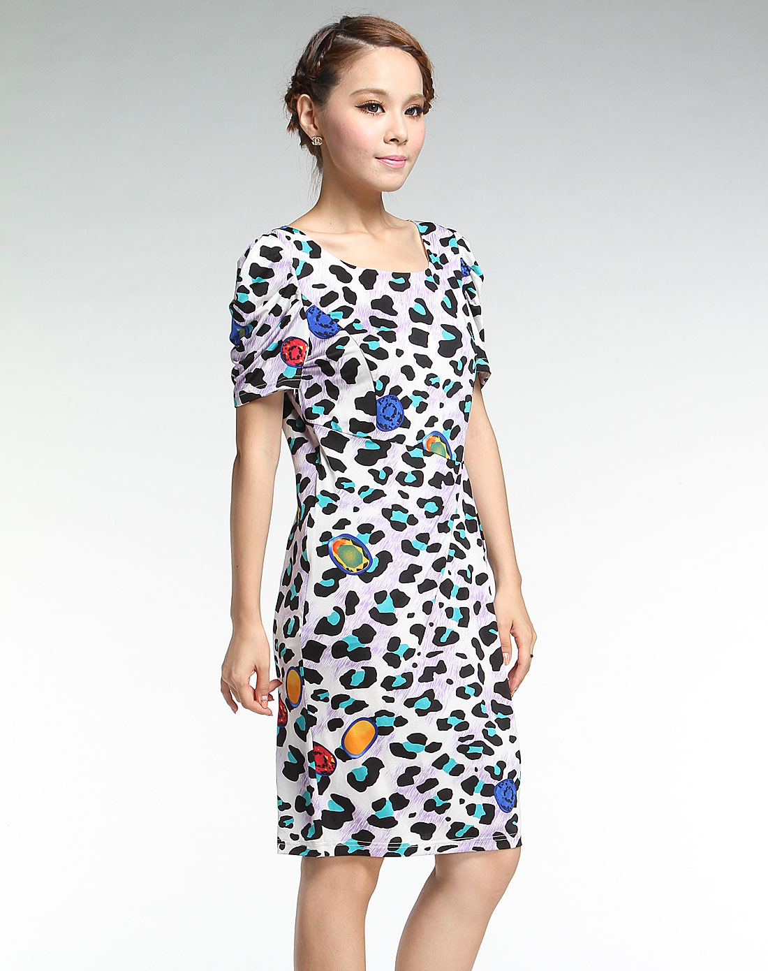 白底蓝色豹纹印花短袖连衣裙