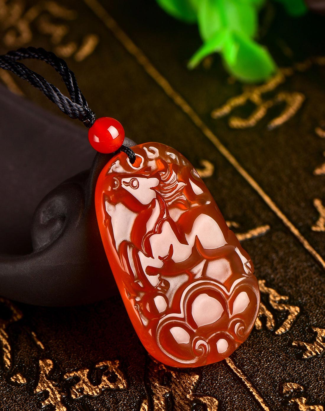 护身红玛瑙生肖马吊坠