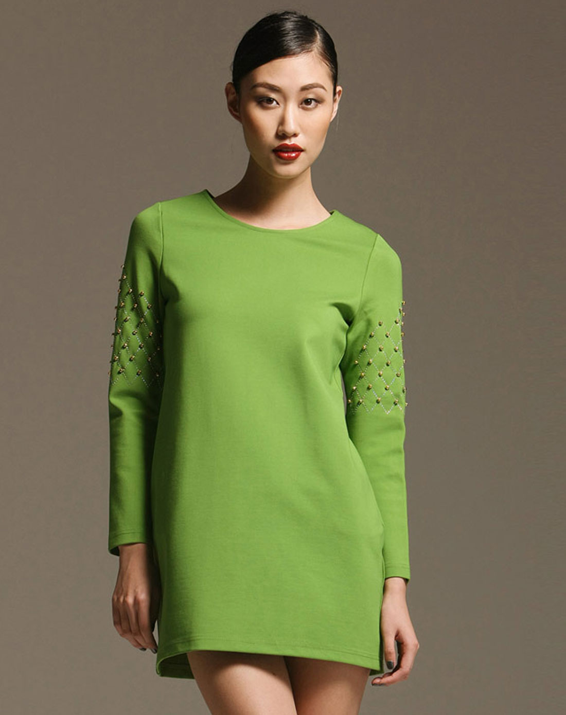 青绿色绣珠长袖时尚长款上衣