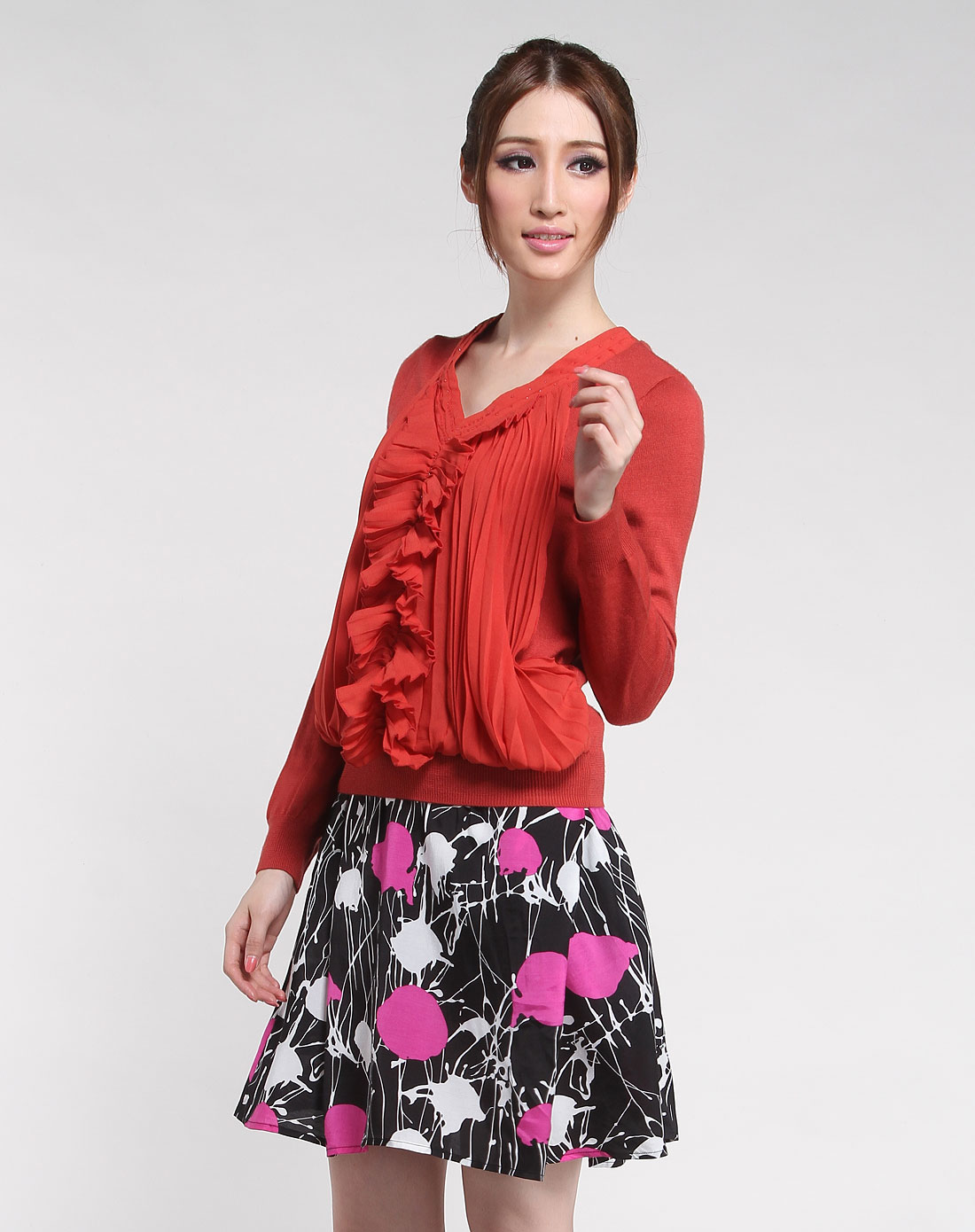 乌红色v领拼接长袖针织衫