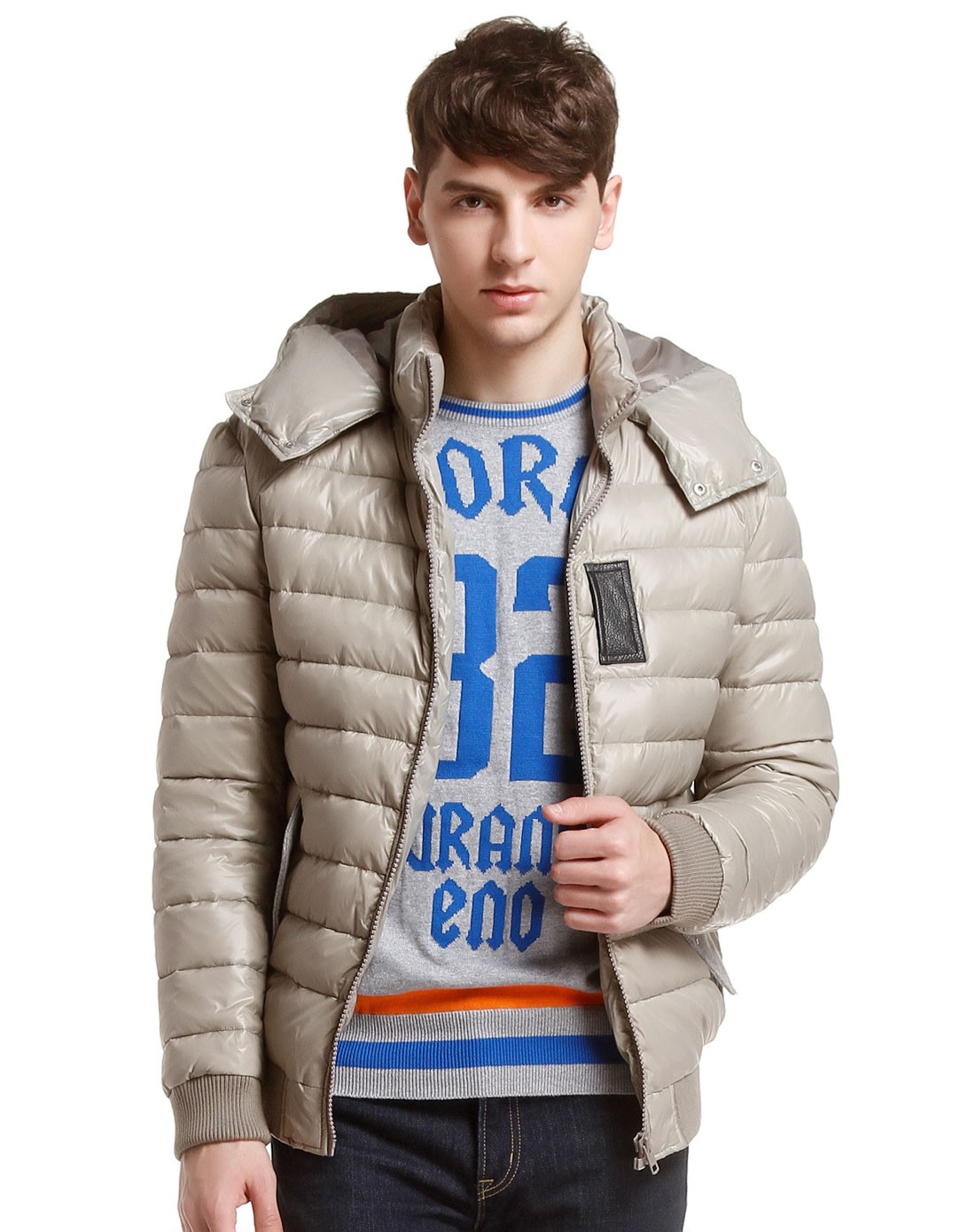 驼灰色保暖舒适长袖羽绒服