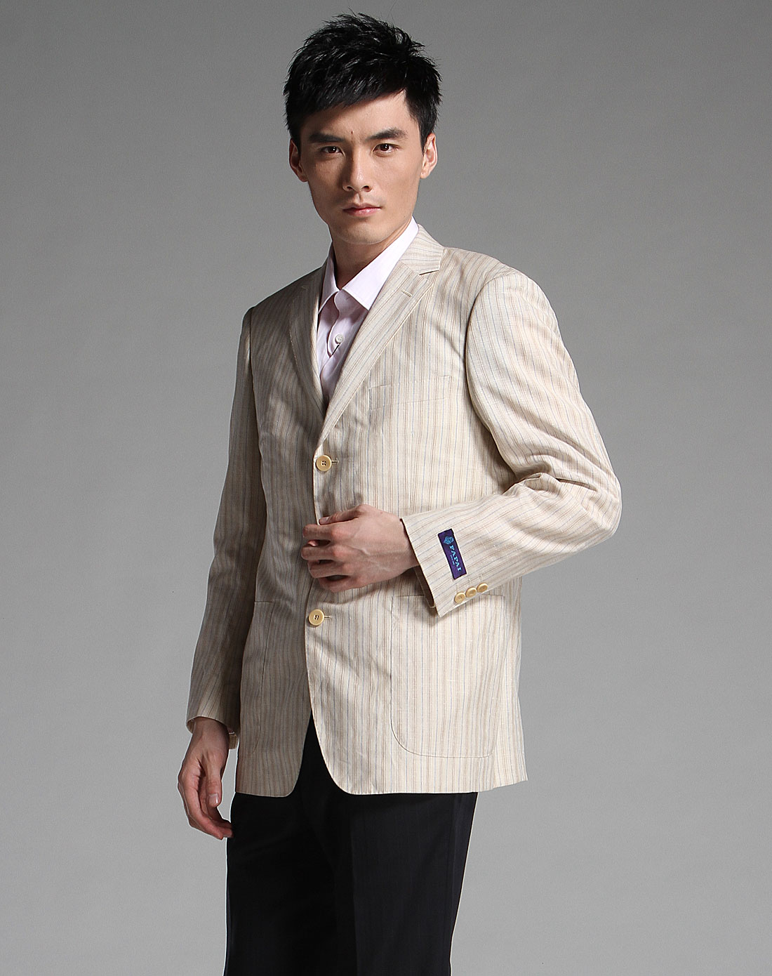 米色时尚条纹长袖西服
