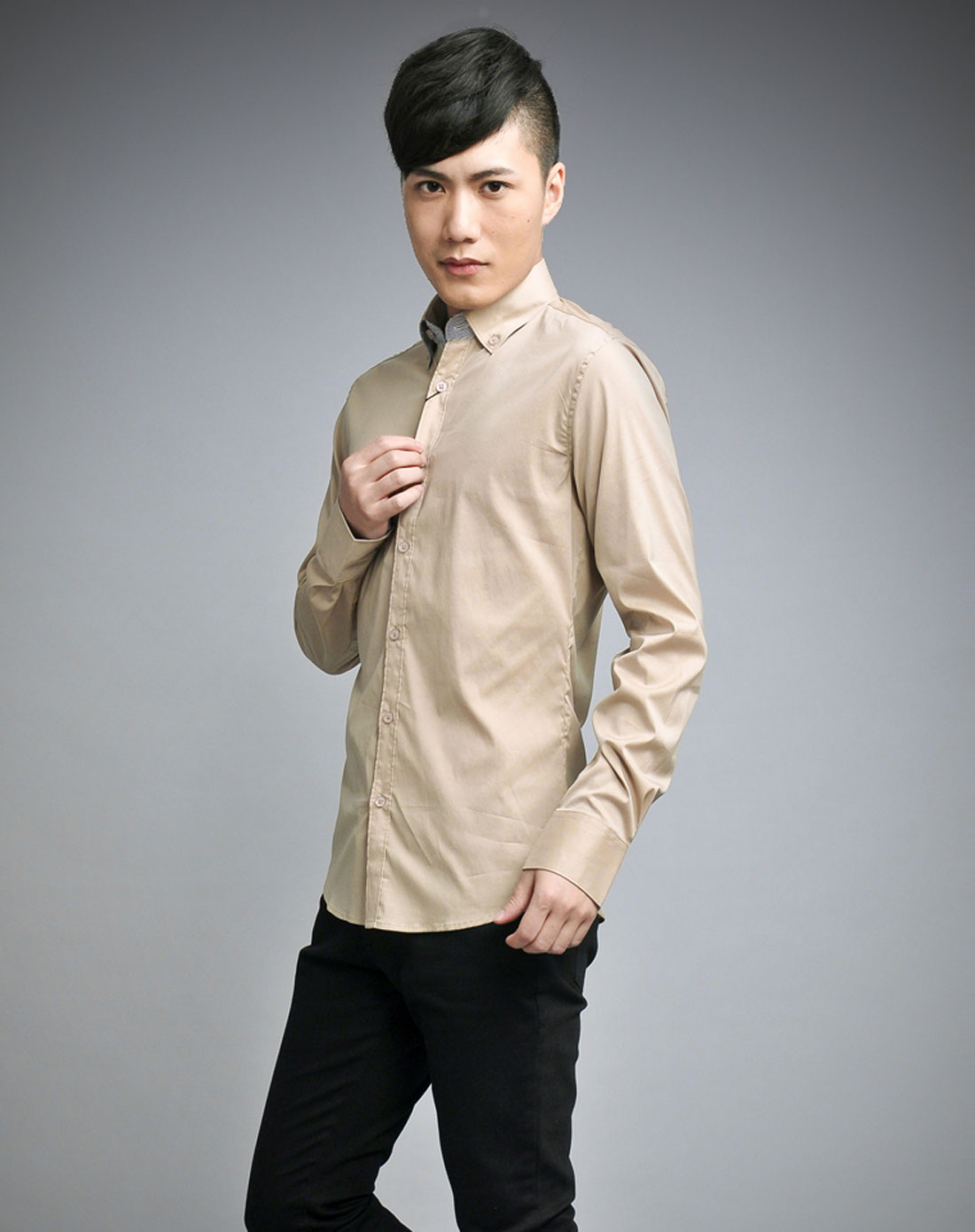 卡其色长袖衬衫