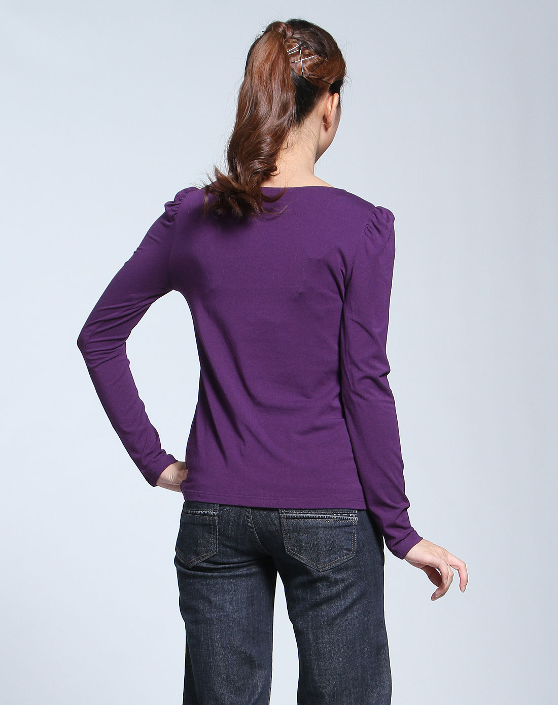 暗紫色印字长袖上衣