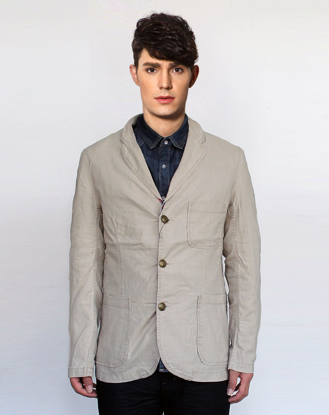 男时尚休闲米色西装