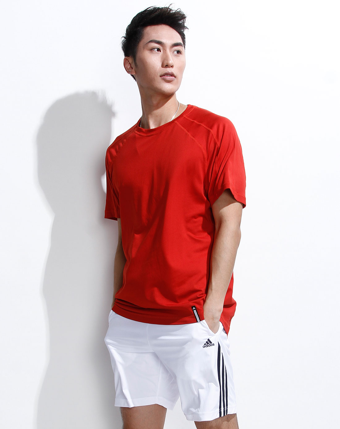 男款红色简约圆领短袖t恤