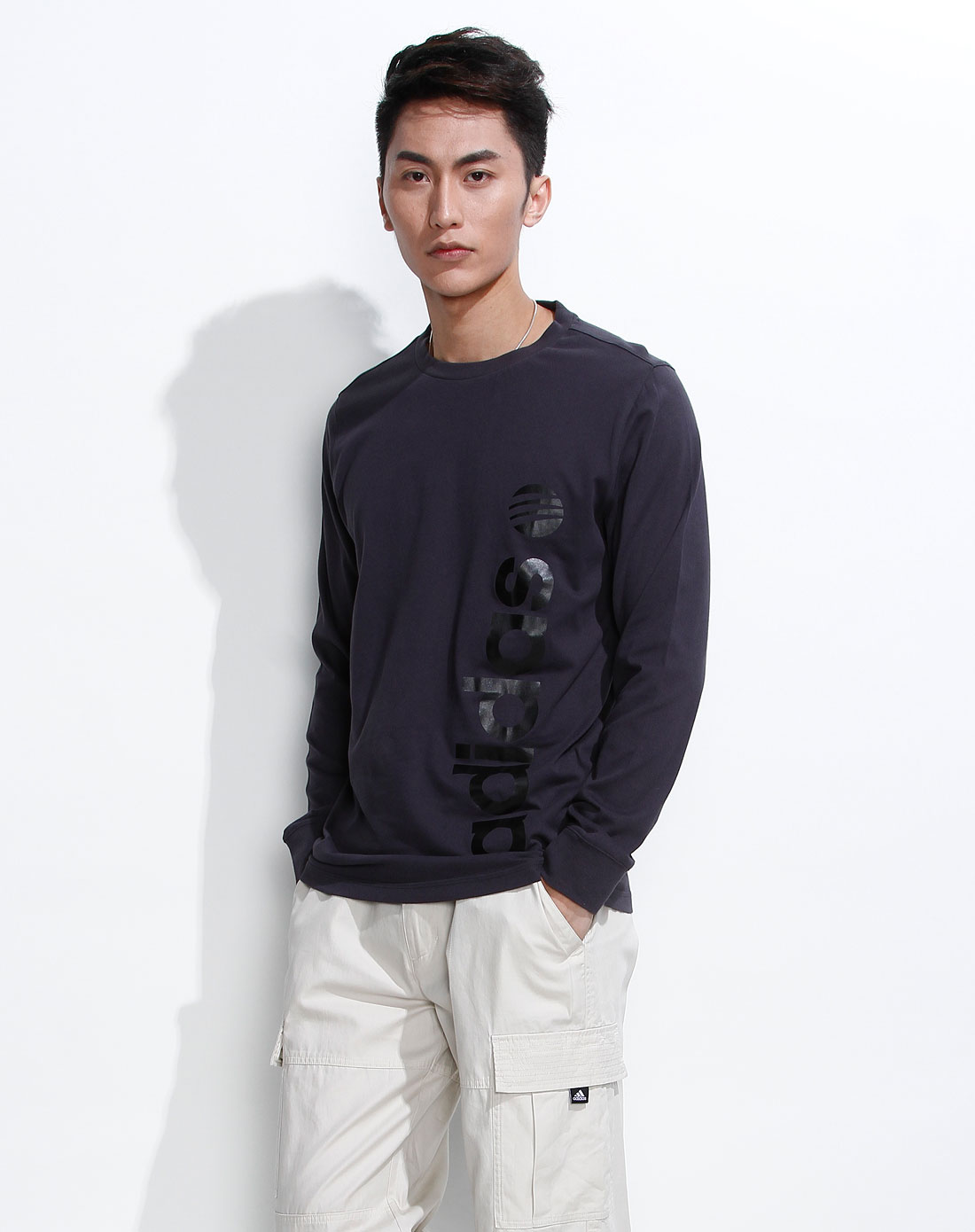 男款灰黑色运动长袖t恤衫