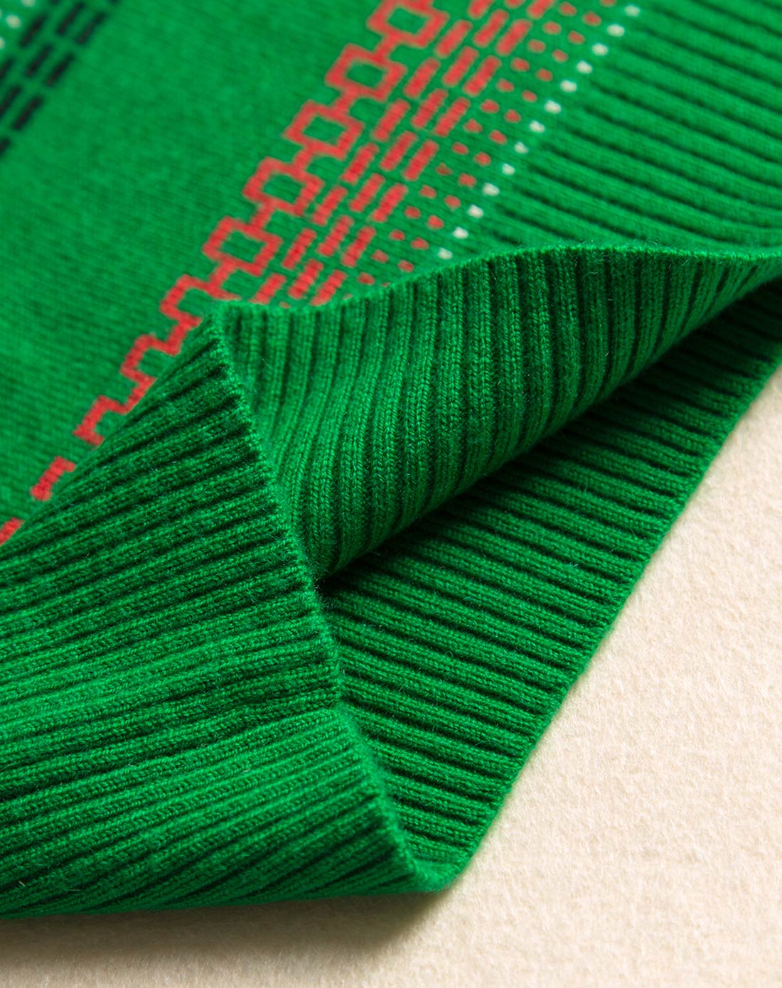 女款艳绿羊毛衫