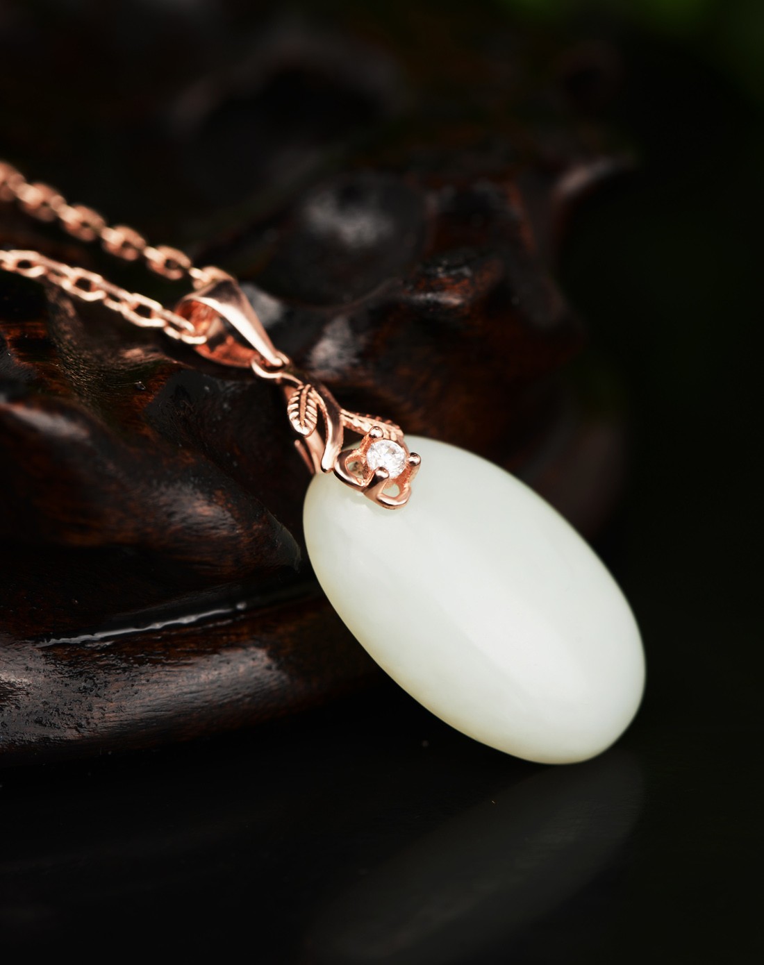 s925银扣和田玉白玉小巧玲珑吊坠(国家权威证书)