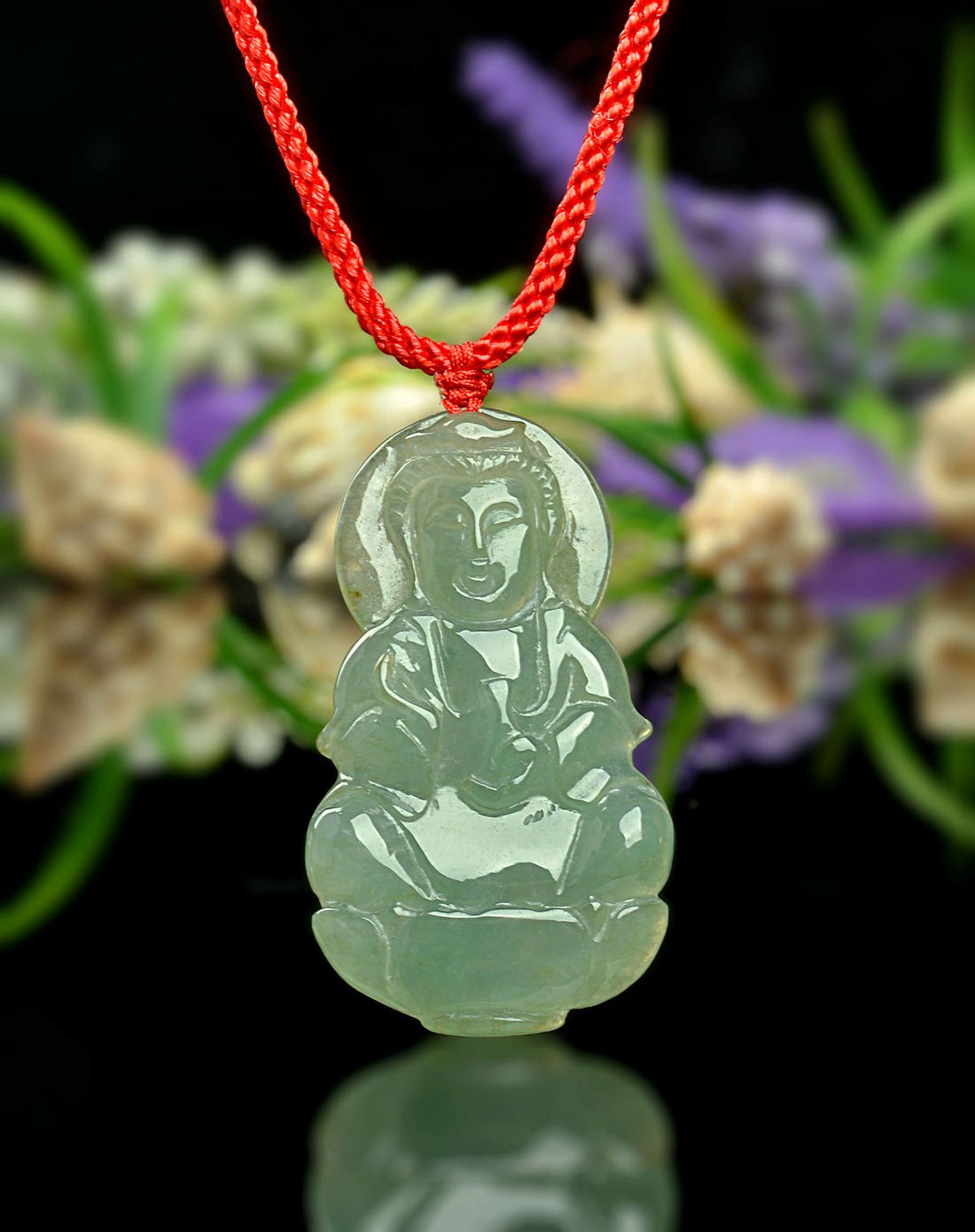 天然精雕细腻油青色观音菩萨翡翠吊坠(国家权威鉴定)