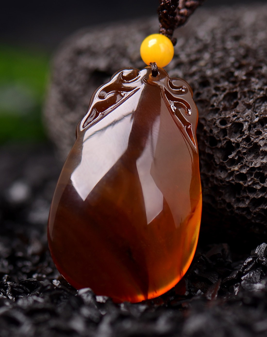 缅甸棕红珀无事牌吉祥挂件 8.5克