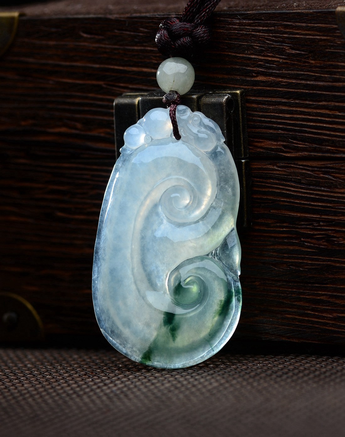 冰种冰透起荧光平安如意a货翡翠吊坠(附权威证书)