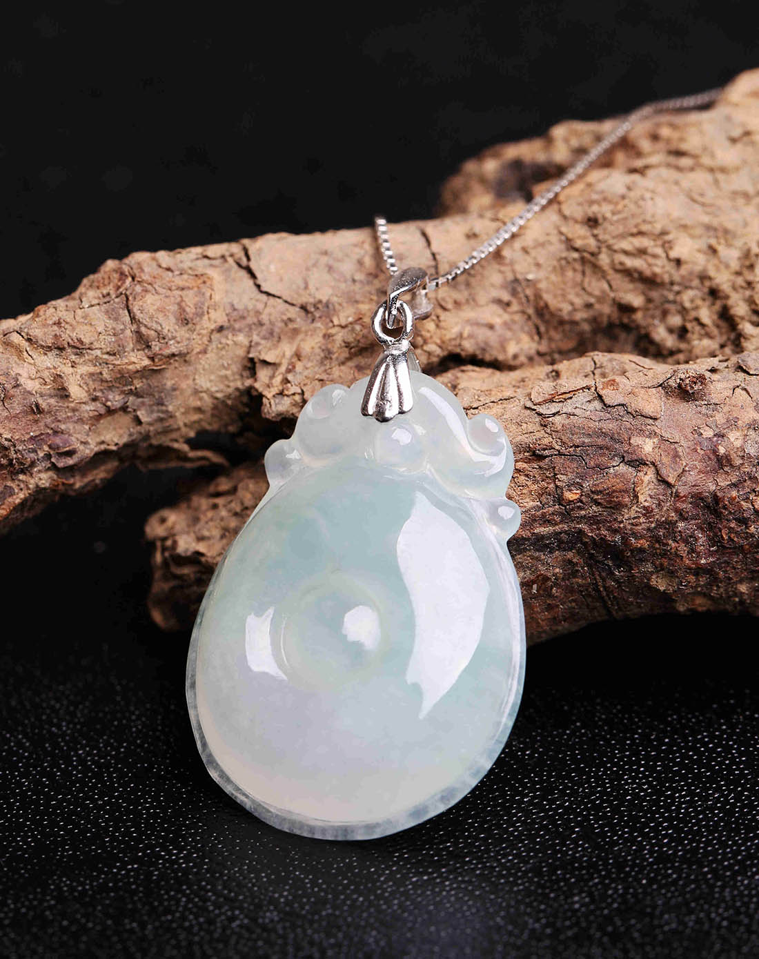 高冰水润双色福在眼前a货翡翠吊坠(附权威证书)