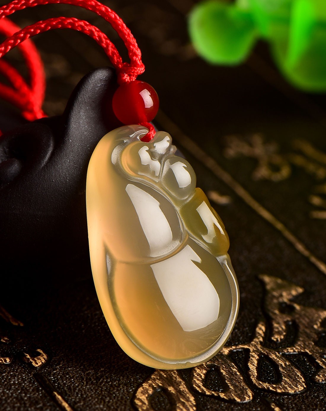 富足富贵冰彩玉髓吊坠