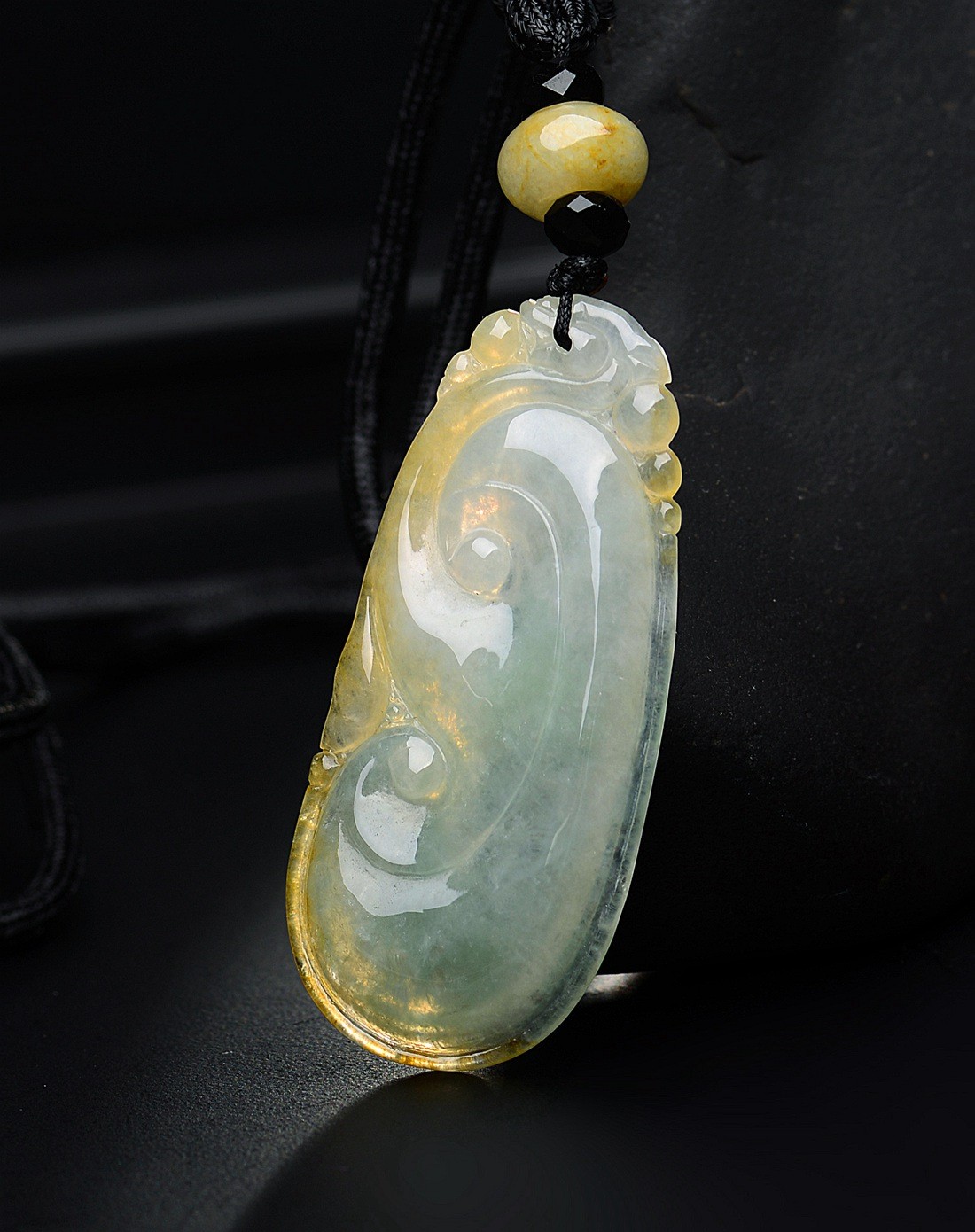 a货翡翠冰种黄翡水润如意吊坠