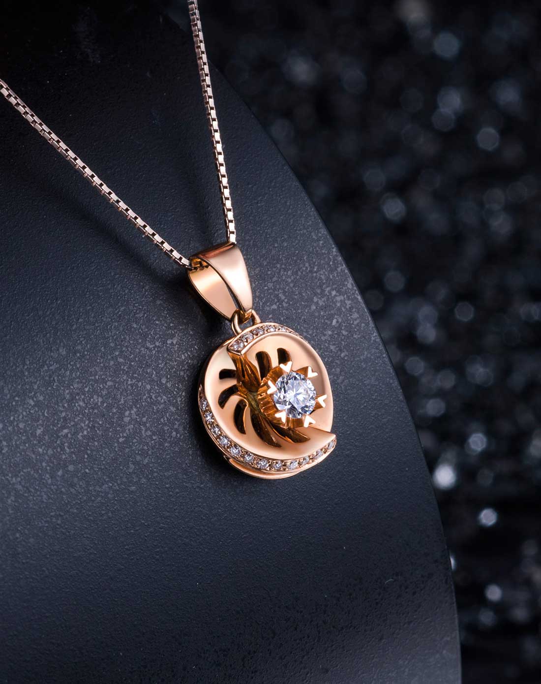 18k玫瑰金钻石吊坠