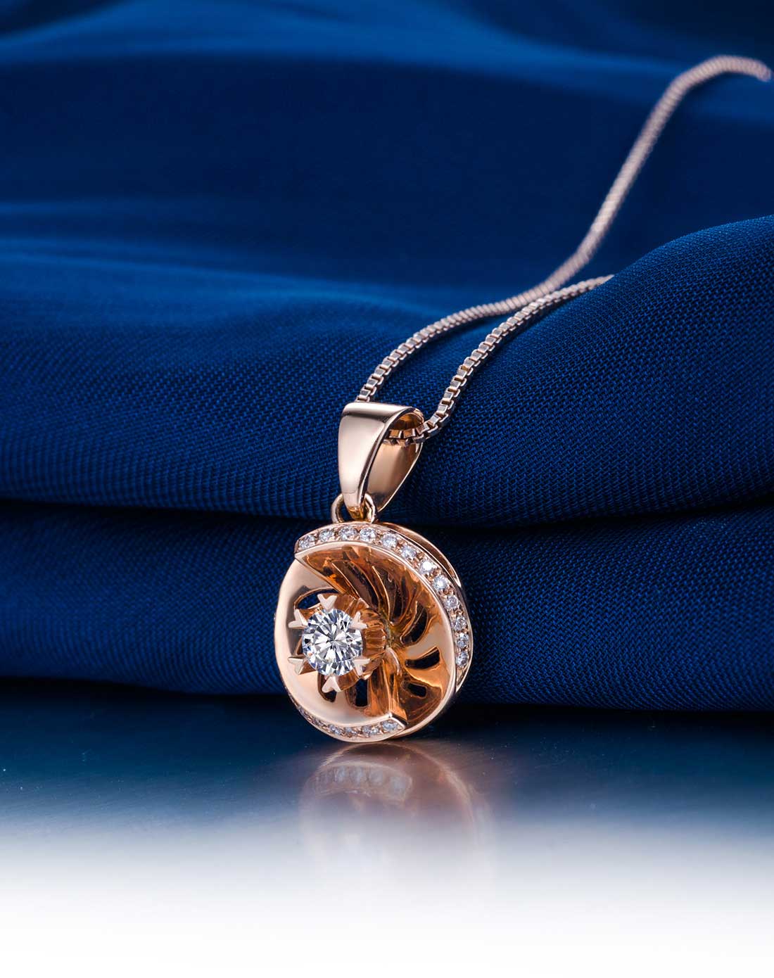 18k玫瑰金钻石吊坠