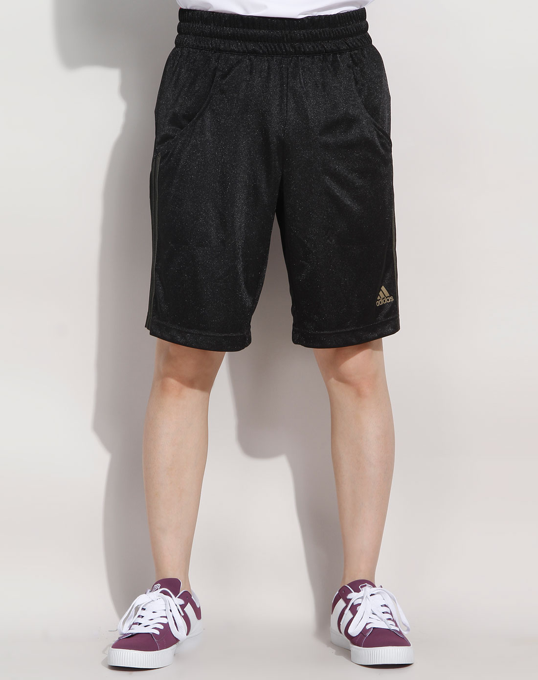 黑色亮面涤纶针织短裤