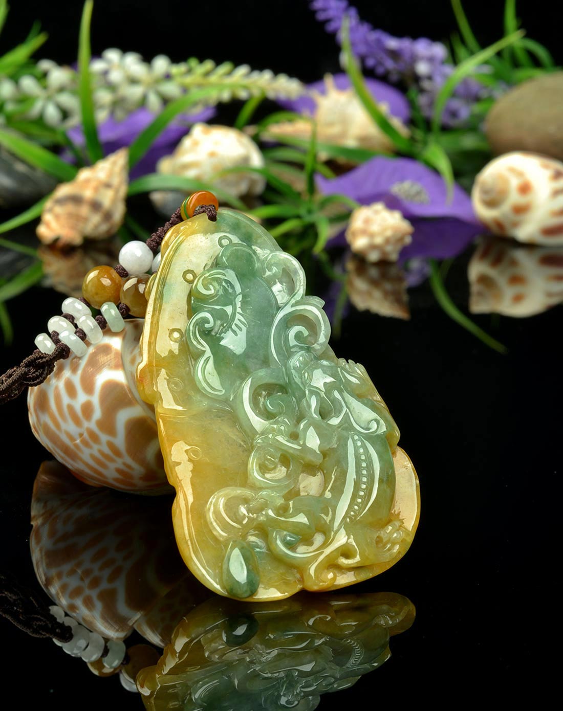天然精雕细腻黄加绿招财避邪万事如意翡翠挂件(国家权威鉴定)