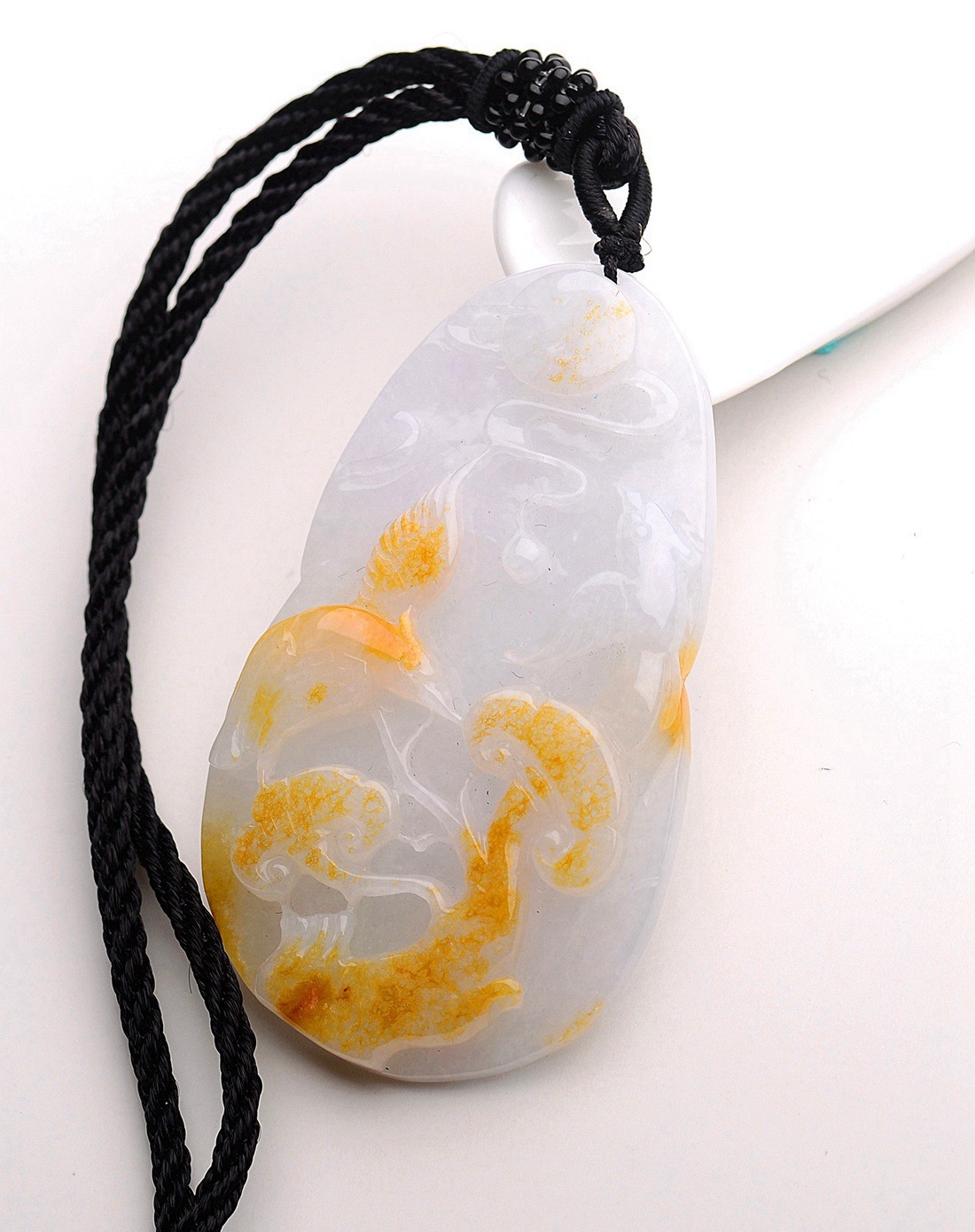 冰糯种黄皮俏色好事连连a货翡翠吊牌(附权威证书)