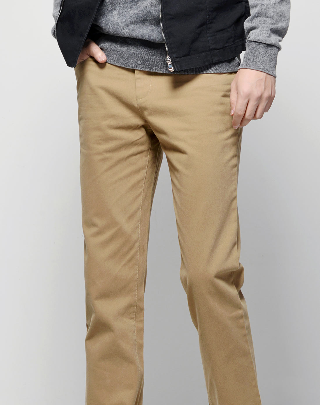 卡其色休闲直筒裤