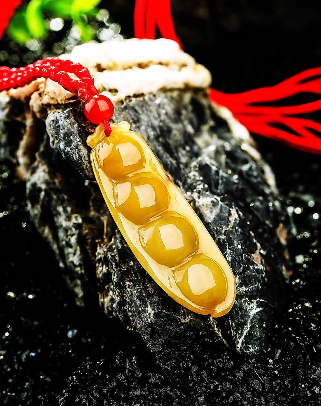 精雕超细腻冰种满黄色黄翡富贵豆 四季富贵吊坠