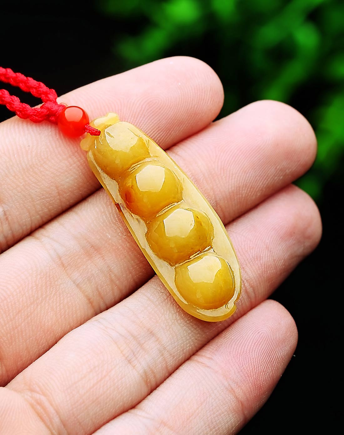 精雕超细腻冰种满黄色黄翡富贵豆 四季富贵吊坠