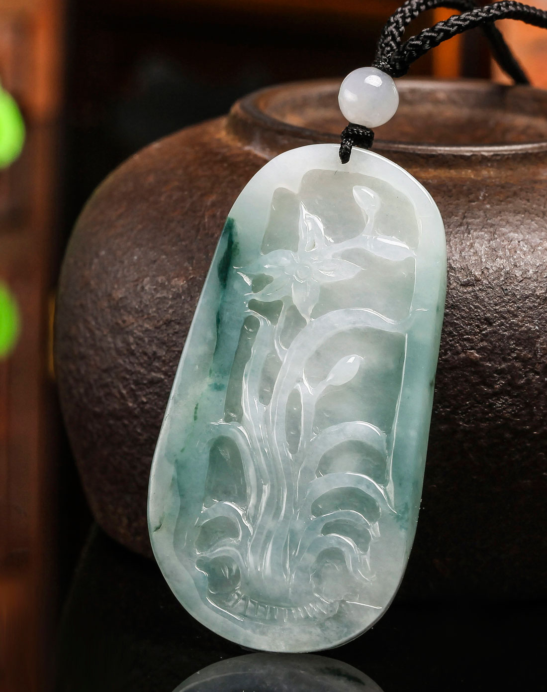 雅致清新贵人相助兰花a货翡翠挂件(附国检证书)