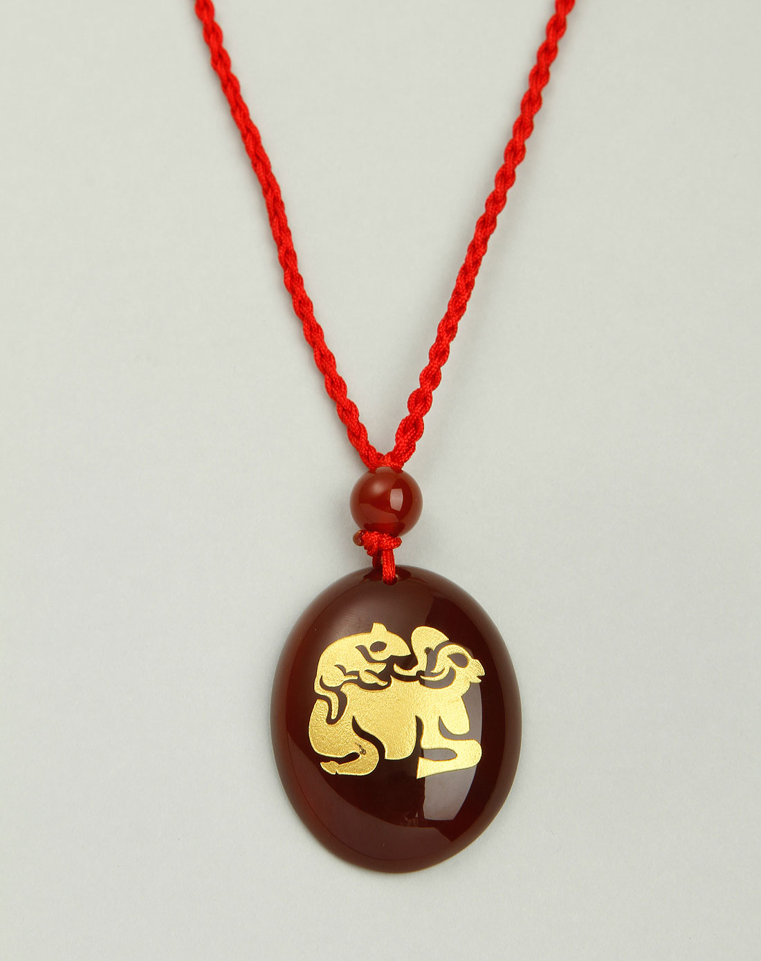 吉牛护鼠玛瑙吊坠