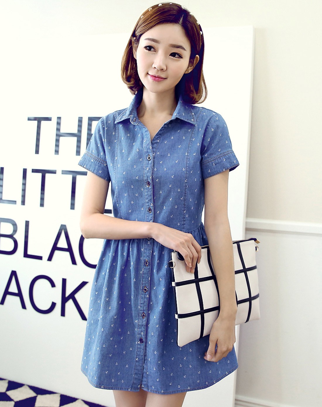 蓝色短袖连衣裙