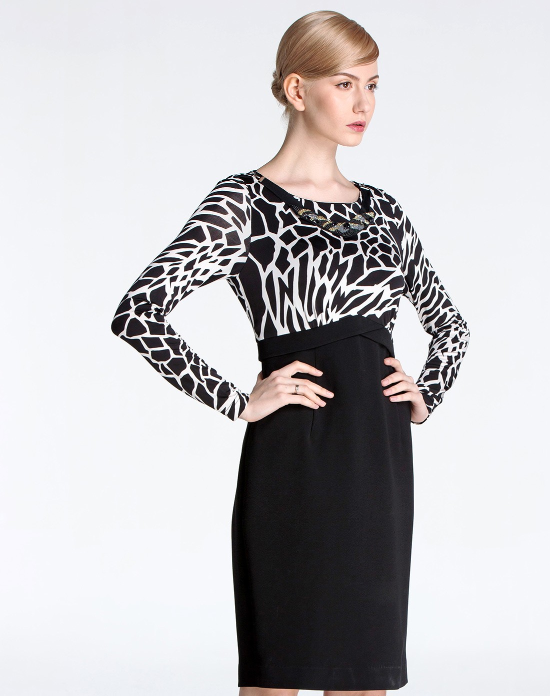 路逸沙·美louisa m女装专场 黑/白色印花拼接长袖连衣裙