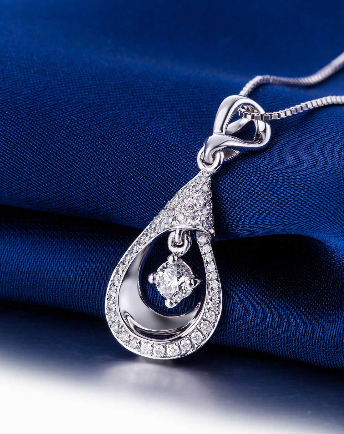 铂金pt950水滴形镂空钻石吊坠
