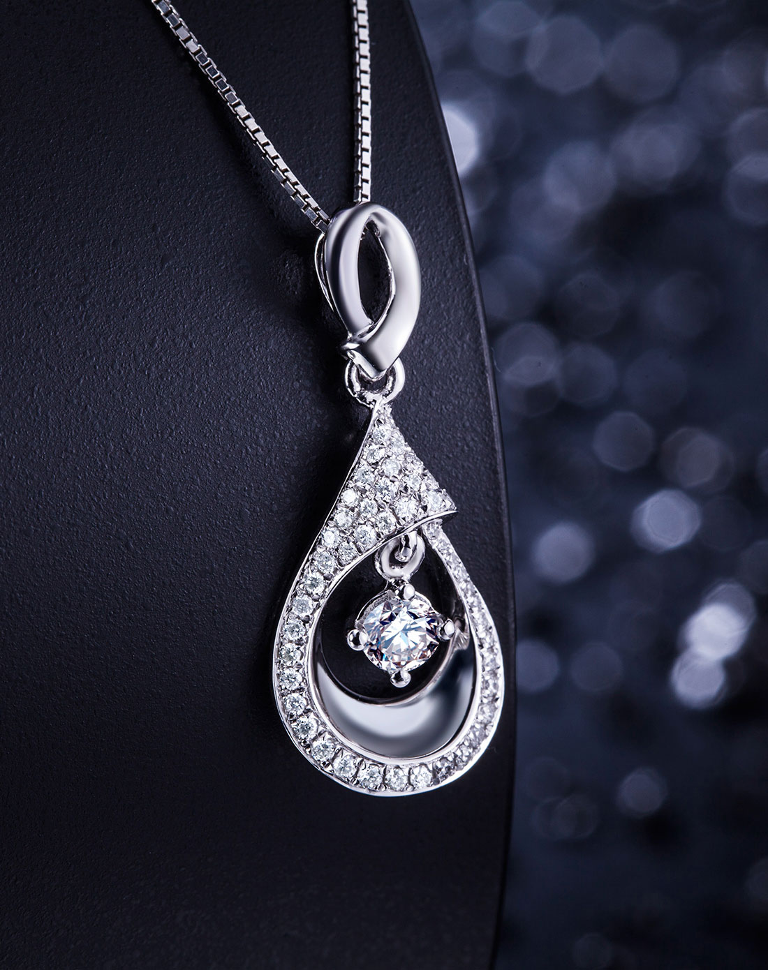 铂金pt950水滴形镂空钻石吊坠