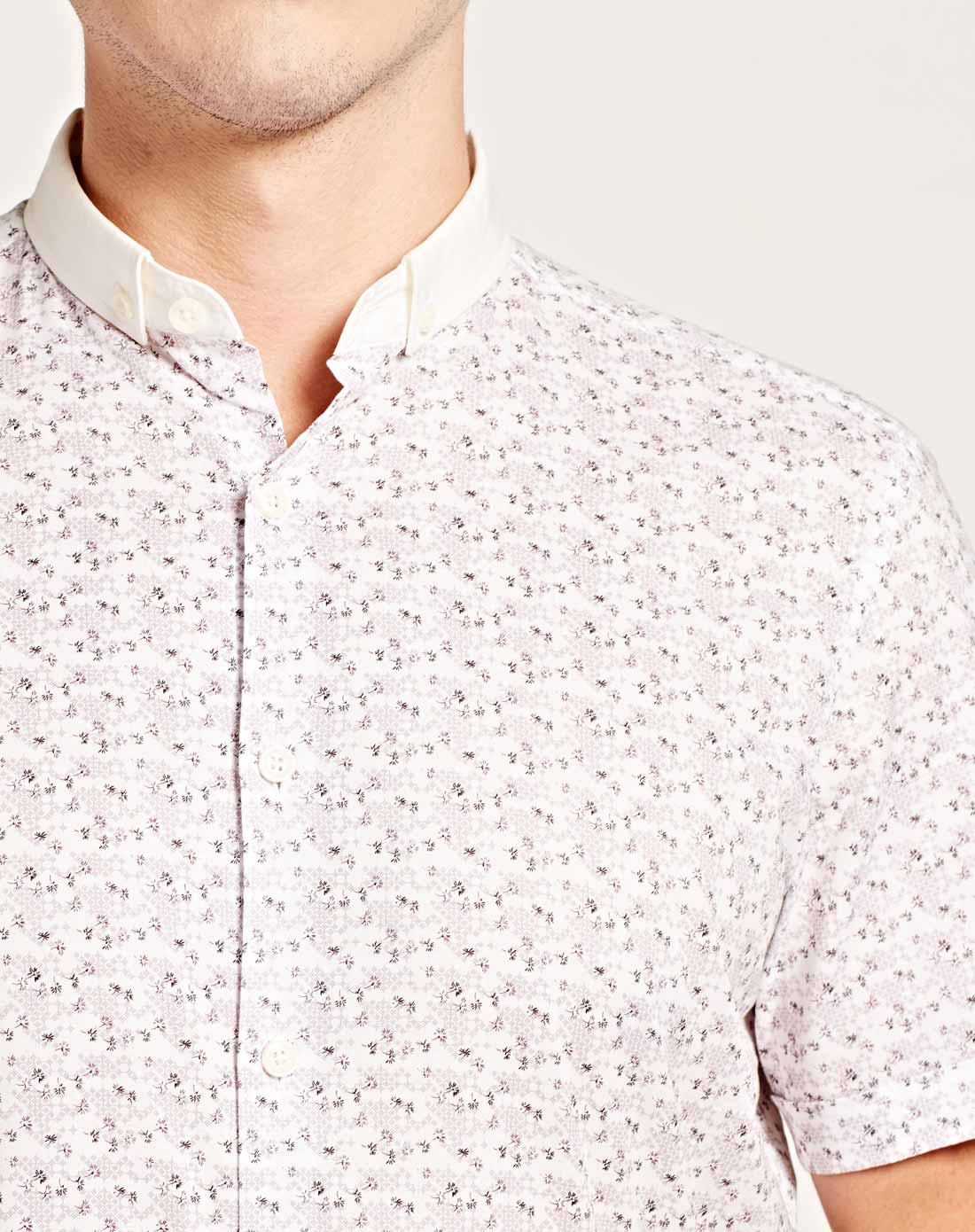 紫白色碎花休闲短袖衬衫