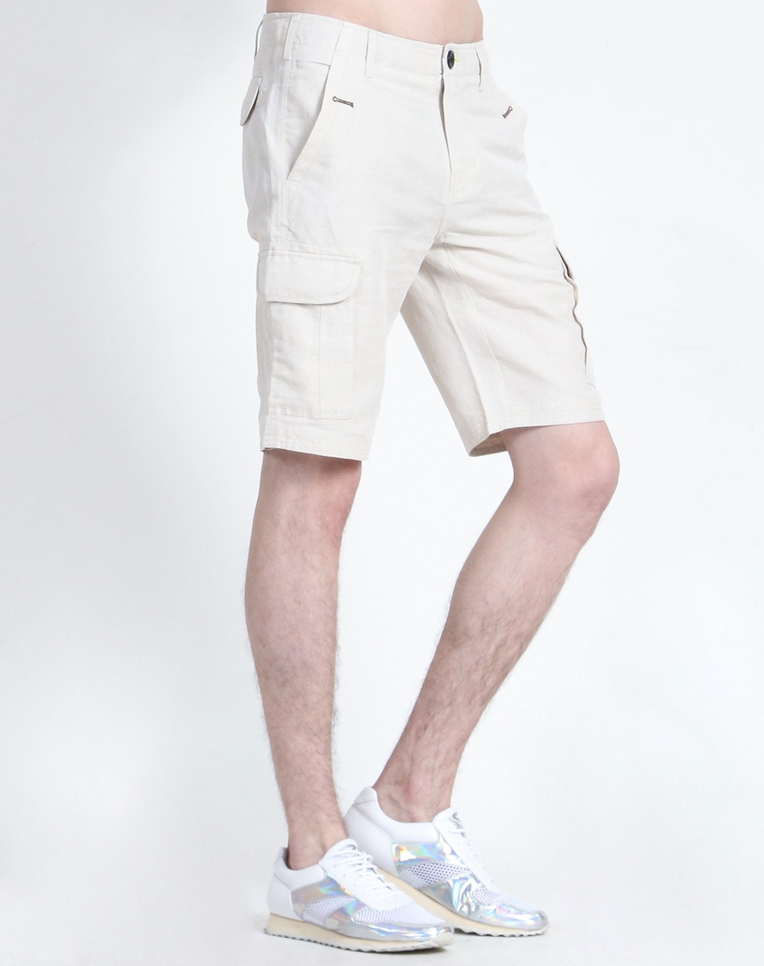 舒适宽松米色短裤