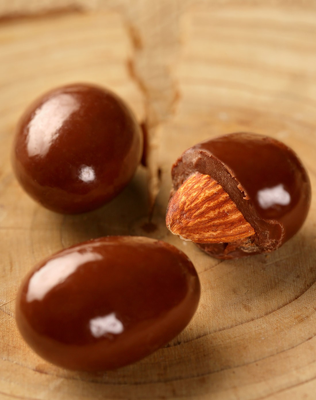 坚果巧克力 leni巴旦木夹心巧克力100克*4盒