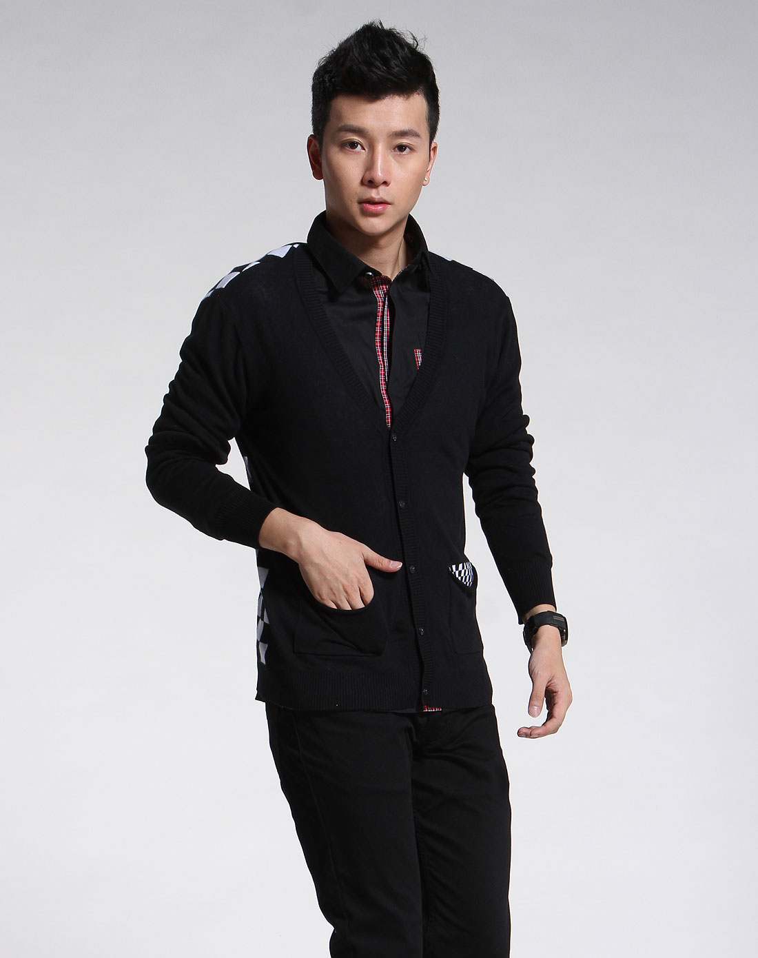 华菲·型格 黑白色背部织格纹长袖针织衫