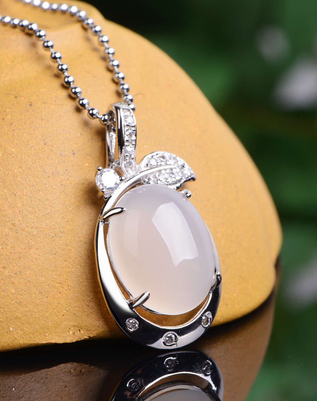 s925银白玉髓送合金项链附证书