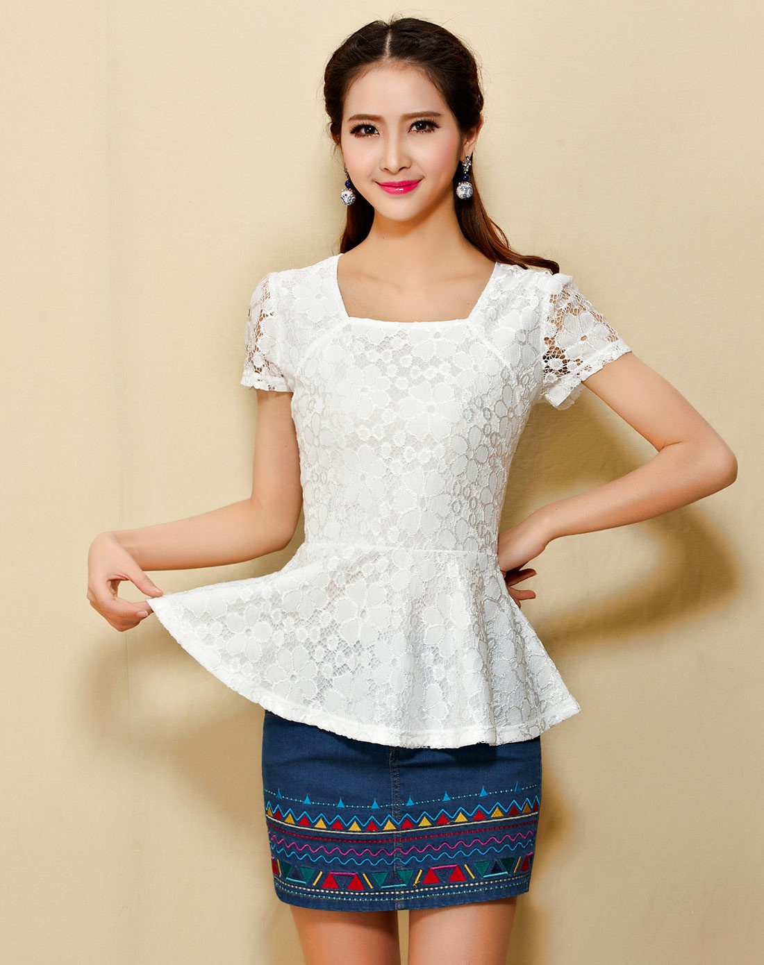 白色镂空绣花高贵短袖上衣