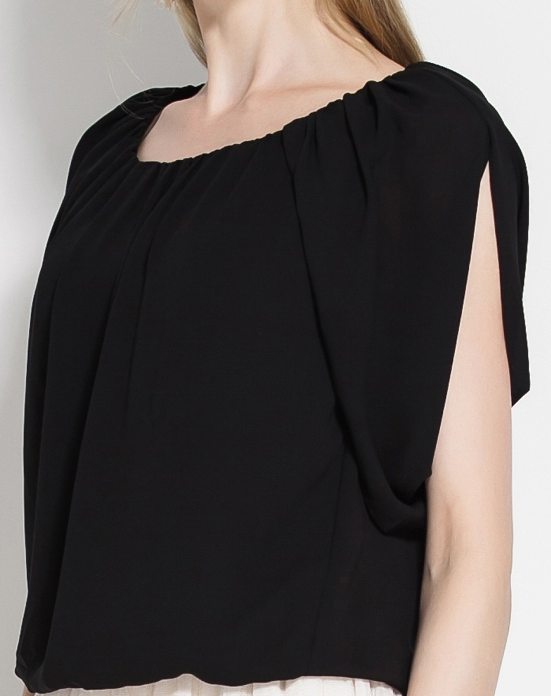 黑色蝙蝠袖雪纺上衣