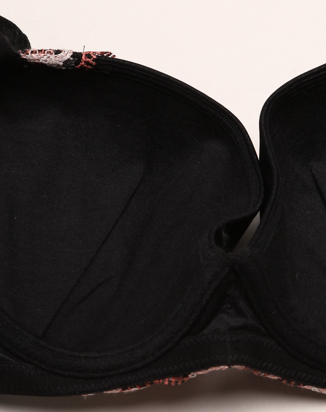 aimer女款黑色魅力时尚绣花3/4加厚模杯文胸