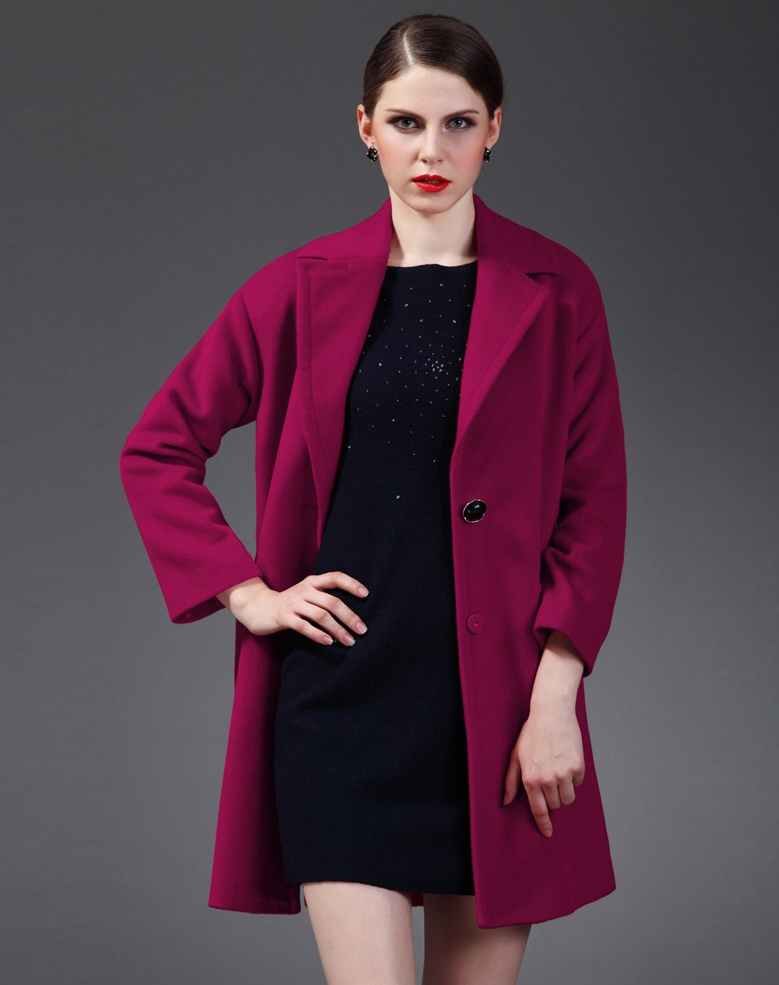 深玫红色简约经典长袖大衣
