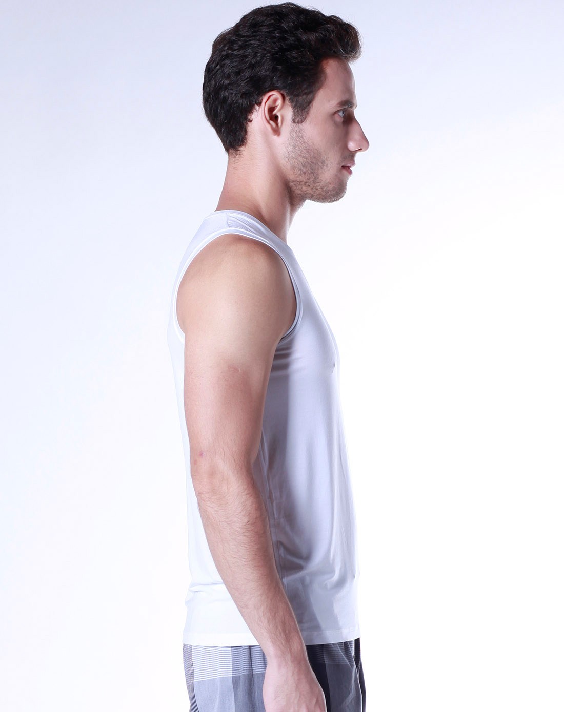 男款漂白色莫代尔时尚v领窄肩背心