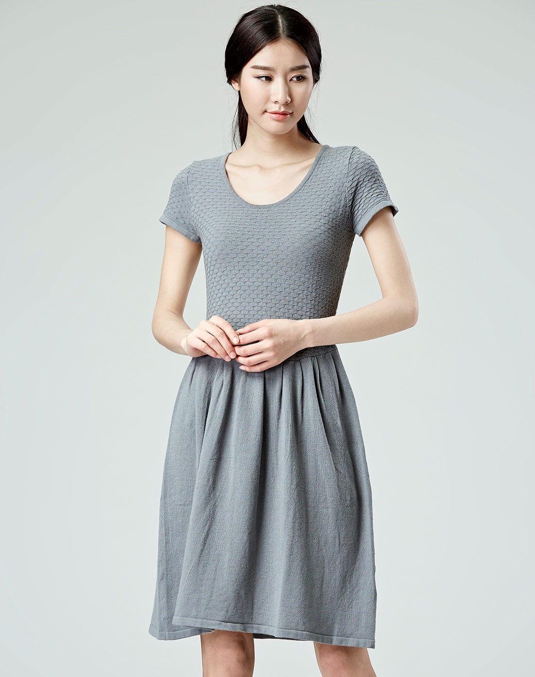 百搭圆领短袖连衣裙