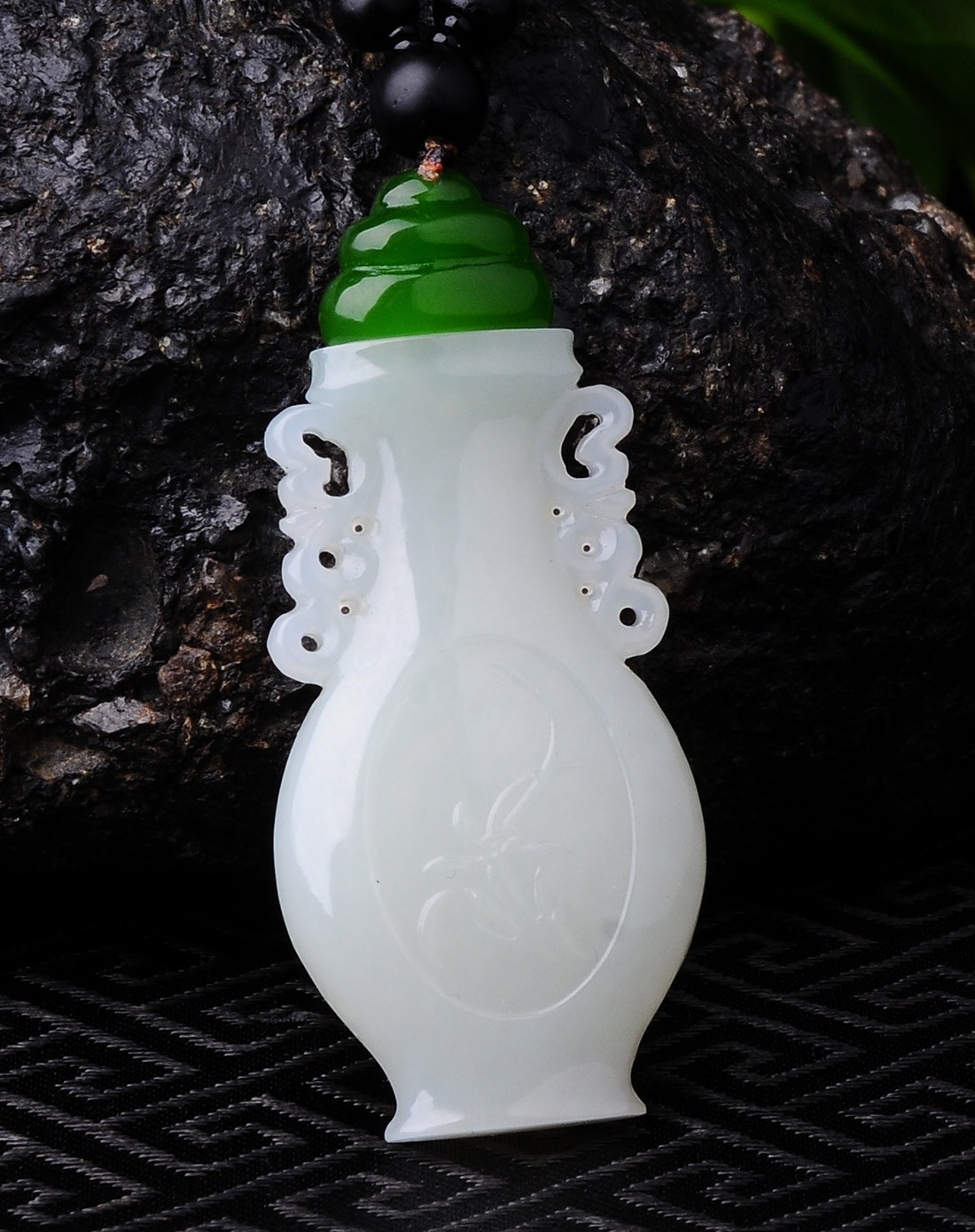 天然和田玉瓶子吊坠(附国检证书)