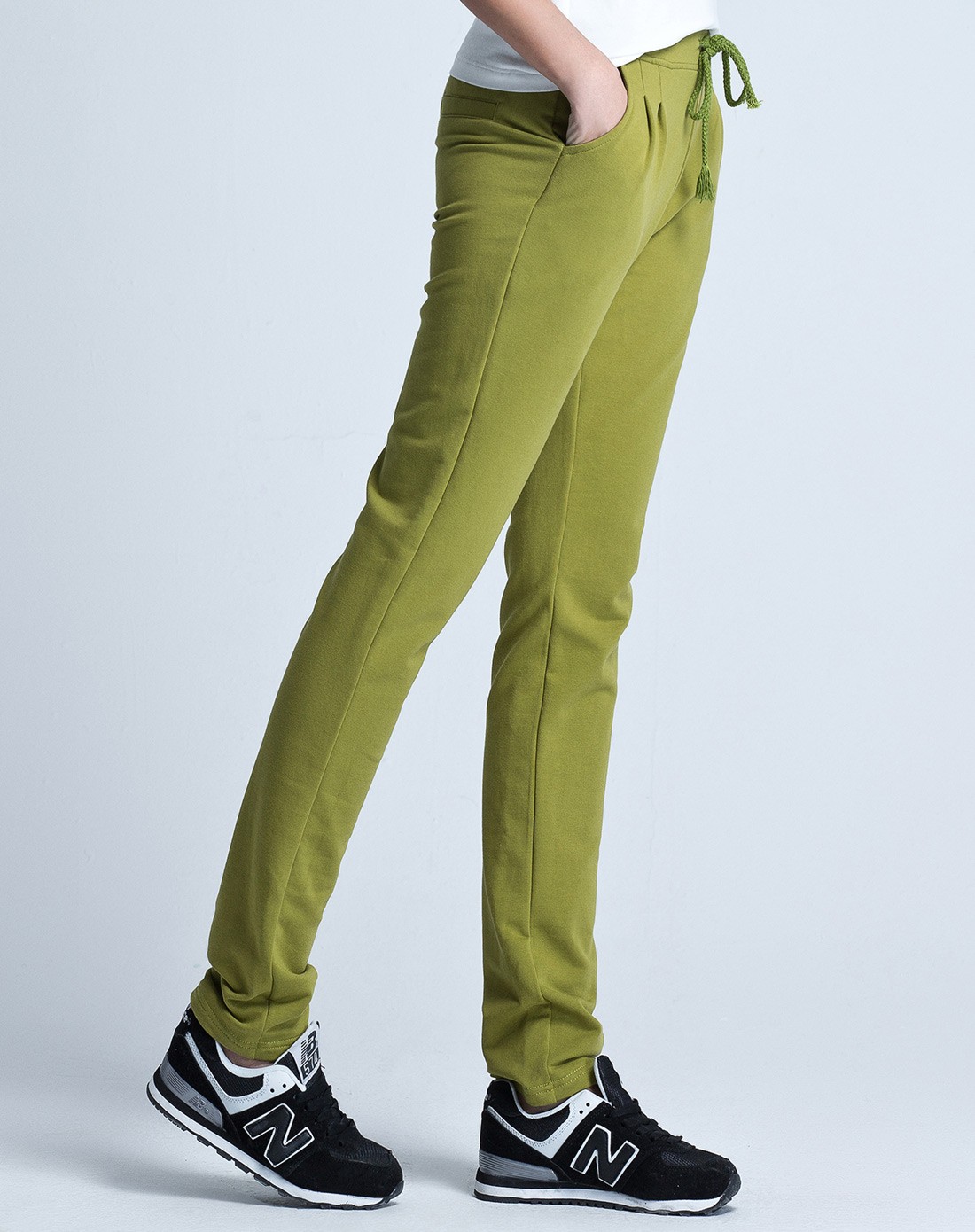 芥末绿经典舒适亲肤透气显瘦哈伦卫裤