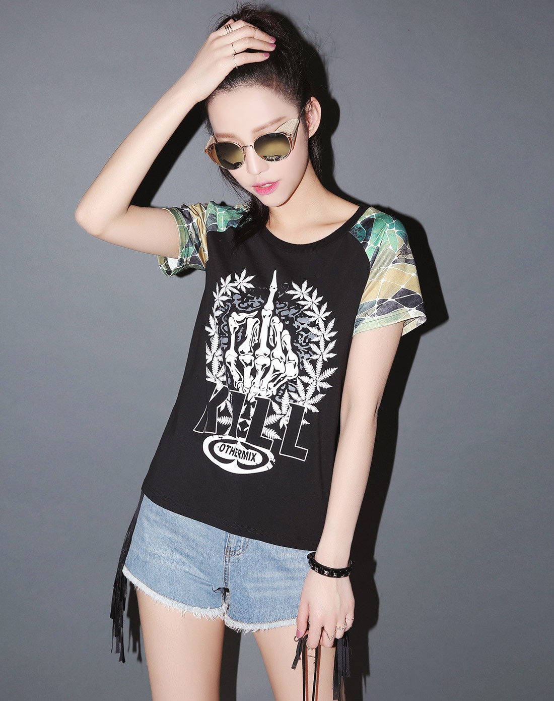 黑色创意骷髅印花插肩袖修身t恤