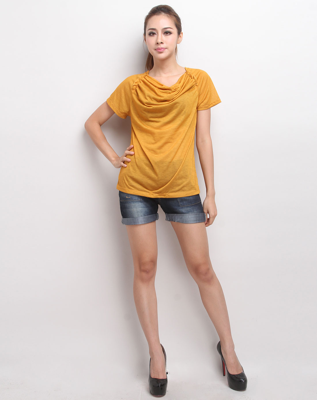 土黄色荡领短袖t恤